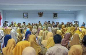 Hari Pertama Berkantor, Wali Kota Ternate Pimpin Apel Gabungan