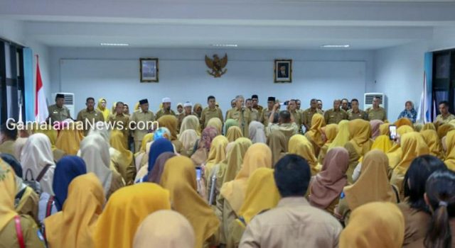 Hari Pertama Berkantor, Wali Kota Ternate Pimpin Apel Gabungan