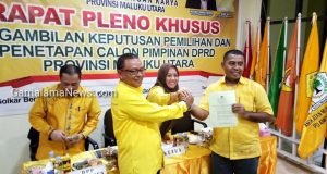 Alien Mus, Copot Tiga Ketua DPD II Partai Golkar