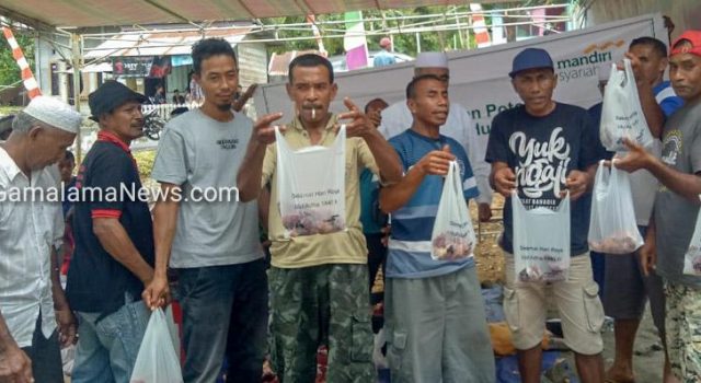 PT Bank Syariah Mandiri Cabang Ternate Menyerahkan Hewan Kurban