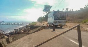 Ruas Jalan Raya Desa Momojiu Memprihatinkan