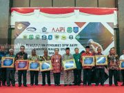 Kementerian Keuangan Menyerahkan Piagam dan Plakat WTP Kepada Pemerintah Daerah di Maluku Utara