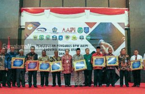 Kementerian Keuangan Menyerahkan Piagam dan Plakat WTP Kepada Pemerintah Daerah di Maluku Utara