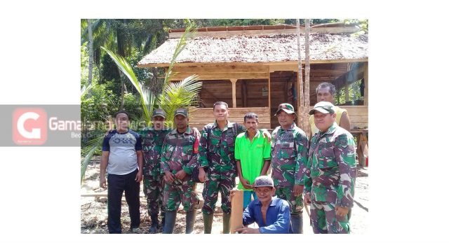 Kodim 1505/Tidore Bersama Aparat Desa Woda Bangun Sekolah Rimba Suku Togutil