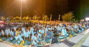 Sambut Tahun Baru 2020, Ribuan Masyarakat Kota Ternate Ikut Zikir Akbar