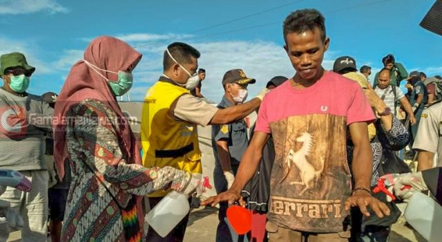 Cegah Corona, Dinkes Morotai Lakukan Pemeriksaan Penumpang KM. Geovani