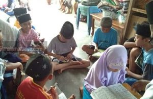 Mengisi Waktu Libur Sekolah dengan Kegiatan Mengaji di TPQ Al-Fitrah Kulaba