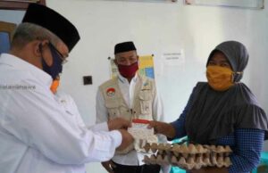 Setelah di Kecamatan Tidore dan Tidore Timur, Walikota Tidore Kembali Serahkan Bantuan KPM di Kecamatan Tidore Selatan