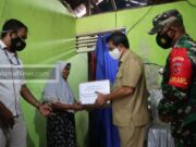 Peduli Masyarakat Korban Gempa Halsel, Komunitas Jurnalis Televisi Maluku Utara Salurkan Ratusan Paket Sembako