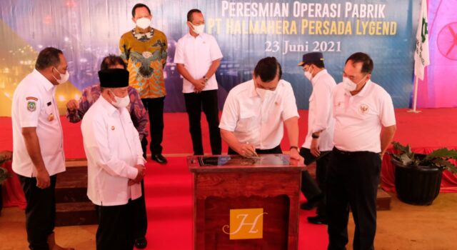 Pabrik Bahan Baku Baterai Kendaraan Listrik Pertama di Indonesia Resmi Beroperasi