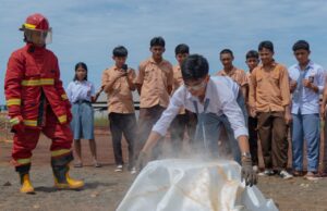 Safety Goes to School: Harita Nickel Ajak Siswa SMA Tunas Muda Desa Kawasi Terapkan Budaya K3