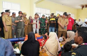 Menko PMK Pimpin Rapat Gelar Rakor Penanganan Darurat Bencana Banjir Bandang Kelurahan Rua