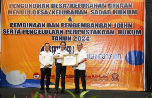 Wali Kota Ternate Terima Penghargaan Dari Kemenkum HAM Malut