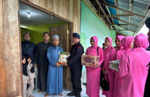 Kompi 2 Batalyon B bersama Bhayangkari berbagi di Bulan Ramadan