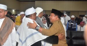 Sekda Kota Ternate Sambut Kedatangan Jamaah Haji